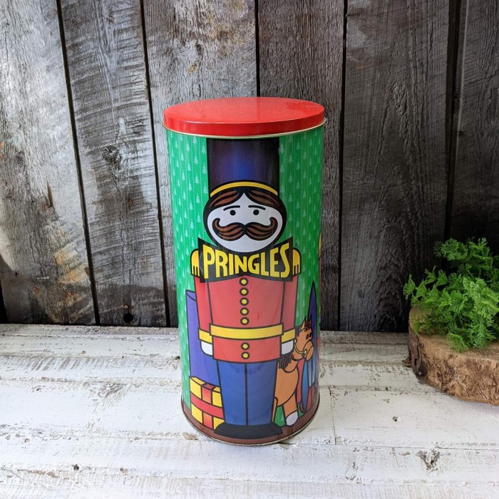 Boîte de métal Pringles vintage